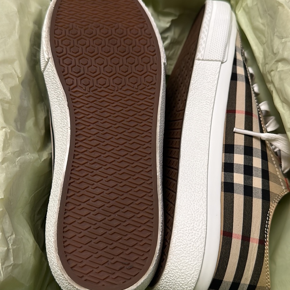 Burberry sneakers new in box only try on